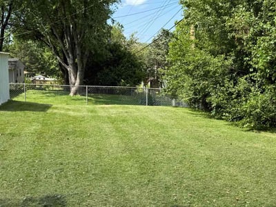 Lawn care service in Florissant, 63031