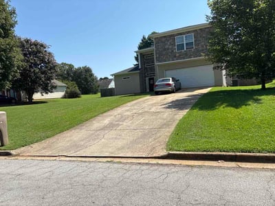 Lawn care service in Covington, 30016