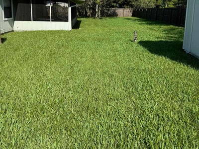 Lawn care service in Middleburg, 32068
