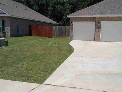 Lawn care service in Long Beach, 39560