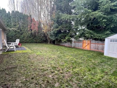 Lawn care service in , 