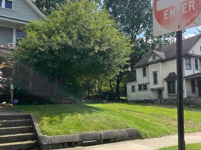 Lawn care service in Akron, 44311