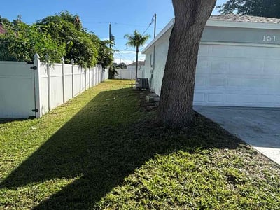 Lawn care service in Port St. Lucie, 34983