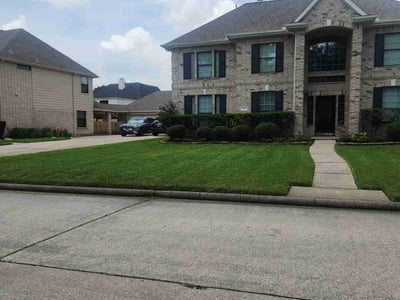 Lawn care service in Humble, 77346