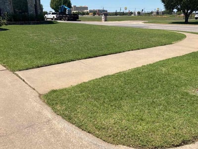 Lawn care service in Oklahoma City, 73135
