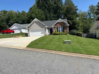 Lawn care service in Kernersville, 27284