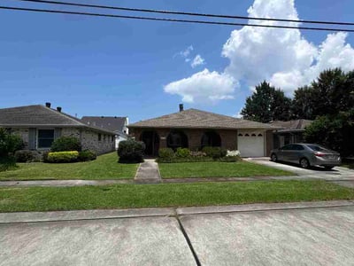 Lawn care service in Metairie, 70006