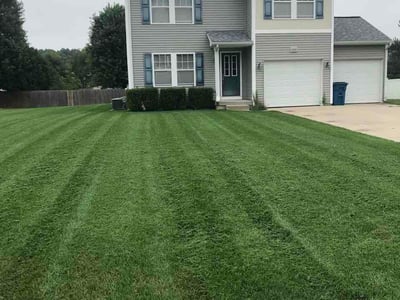 Lawn care service in Kalamazoo, 49009