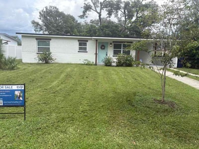 Lawn care service in Tampa, 33610