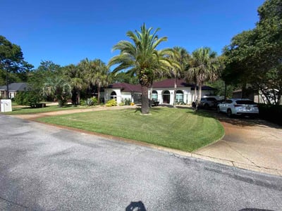Lawn care service in Destin, 32541