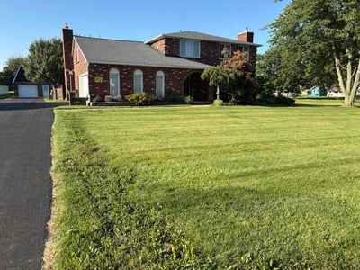 Lawn care service in Niagara Falls, 14304