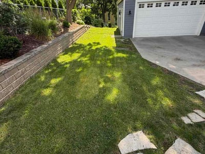 Lawn care service in Minneapolis, 55410