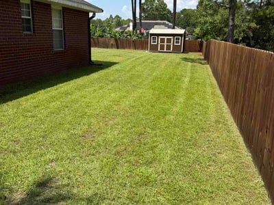 Lawn care service in Navarre, 32566