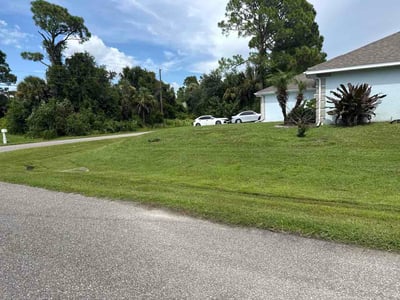 Lawn care service in North Port, 34291