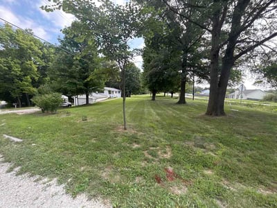 Lawn care service in Troy, 63379