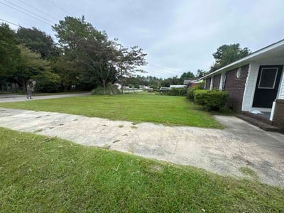 Lawn care service in Florence, 29505