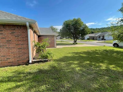 Lawn care service in Fayetteville, 72704
