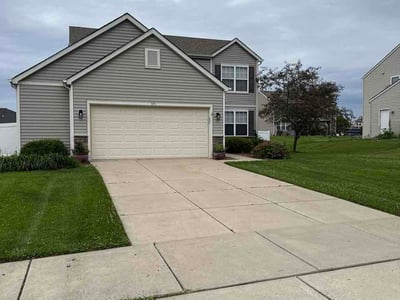 Lawn care service in Crown Point, 46307