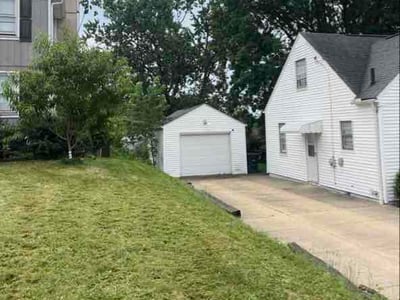 Lawn care service in Akron, 44301