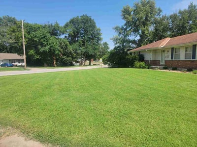 Lawn care service in Raytown, 64138