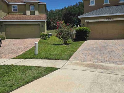Lawn care service in Sorrento, 32776