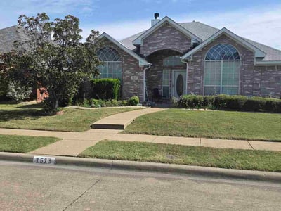 Lawn care service in Rowlett, 75089