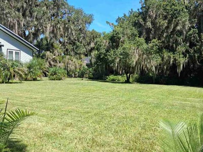 Lawn care service in St. Augustine, 32092