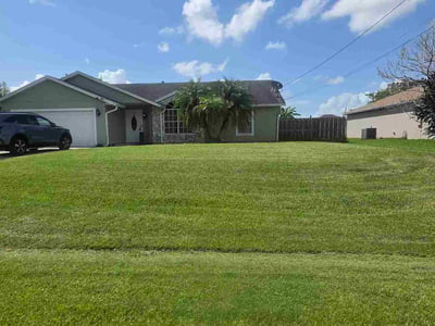 Lawn care service in Port St. Lucie, 34953