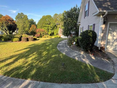 Lawn care service in Columbia, 29203