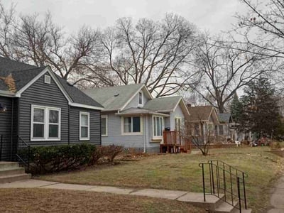 Lawn care service in , 