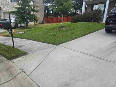 Lawn care service in Union City, 30291