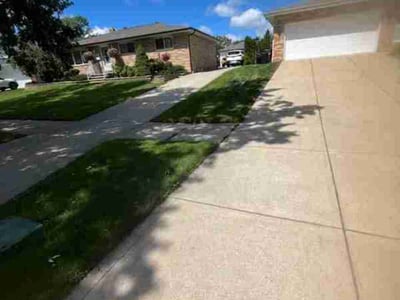 Lawn care service in Parma, 44129