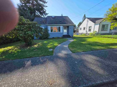 Lawn care service in Tacoma, 98406
