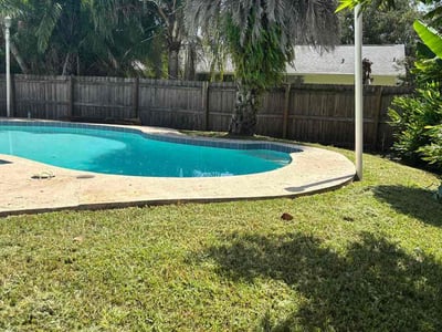 Lawn care service in Orlando, 32825