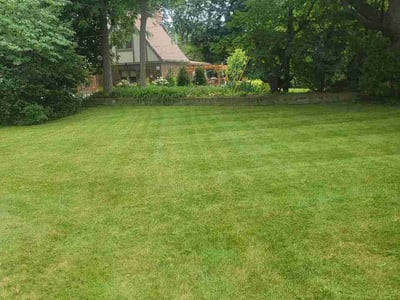 Lawn care service in Bloomfield Township, 48302