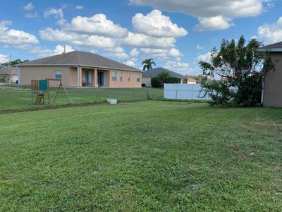 Lawn care service in Fort Myers, 33913