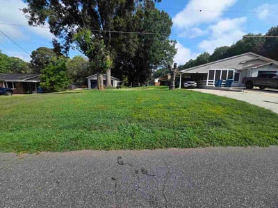 Lawn care service in Hickory, 28601