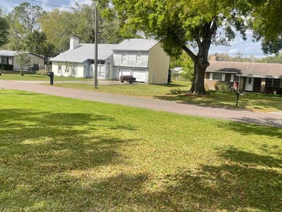 Lawn care service in Fort Meade, 33841