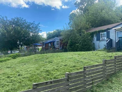 Lawn care service in Nashville, 37218