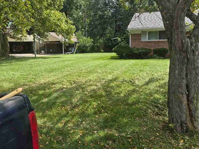 Lawn care service in Toledo, 43614