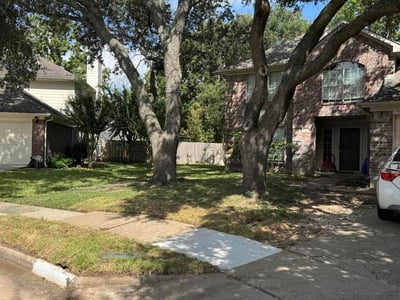 Lawn care service in Richmond, 77407