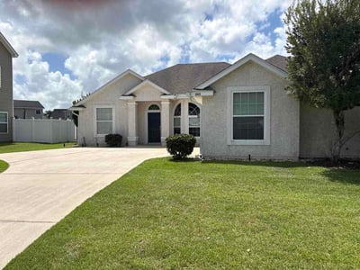 Lawn care service in Kingsland, 31548