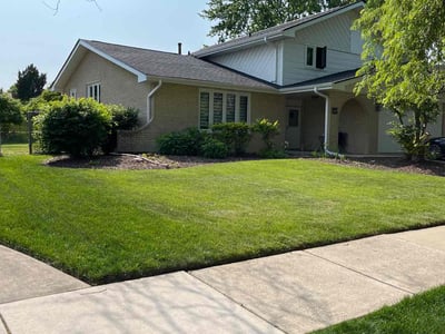 Lawn care service in Orland Park, 60462