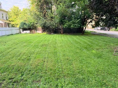 Lawn care service in Pittsburgh, 15212
