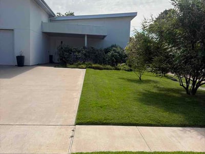 Lawn care service in Dallas, 75220