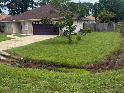 Lawn care service in Mary Esther, 32569