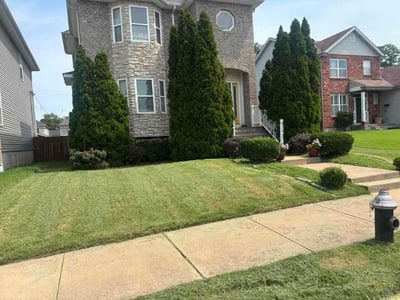 Lawn care service in St. Louis, 63108