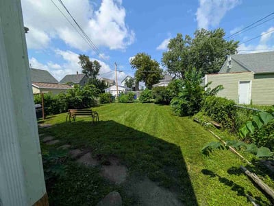 Lawn care service in Cedar Rapids, 52404
