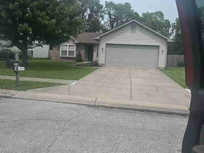Lawn care service in Indianapolis, 46234