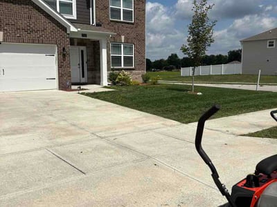 Lawn care service in Indianapolis, 46113